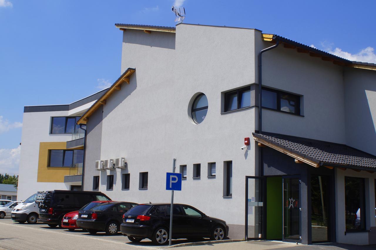 Hotel Fitromax Ajka Exteriér fotografie