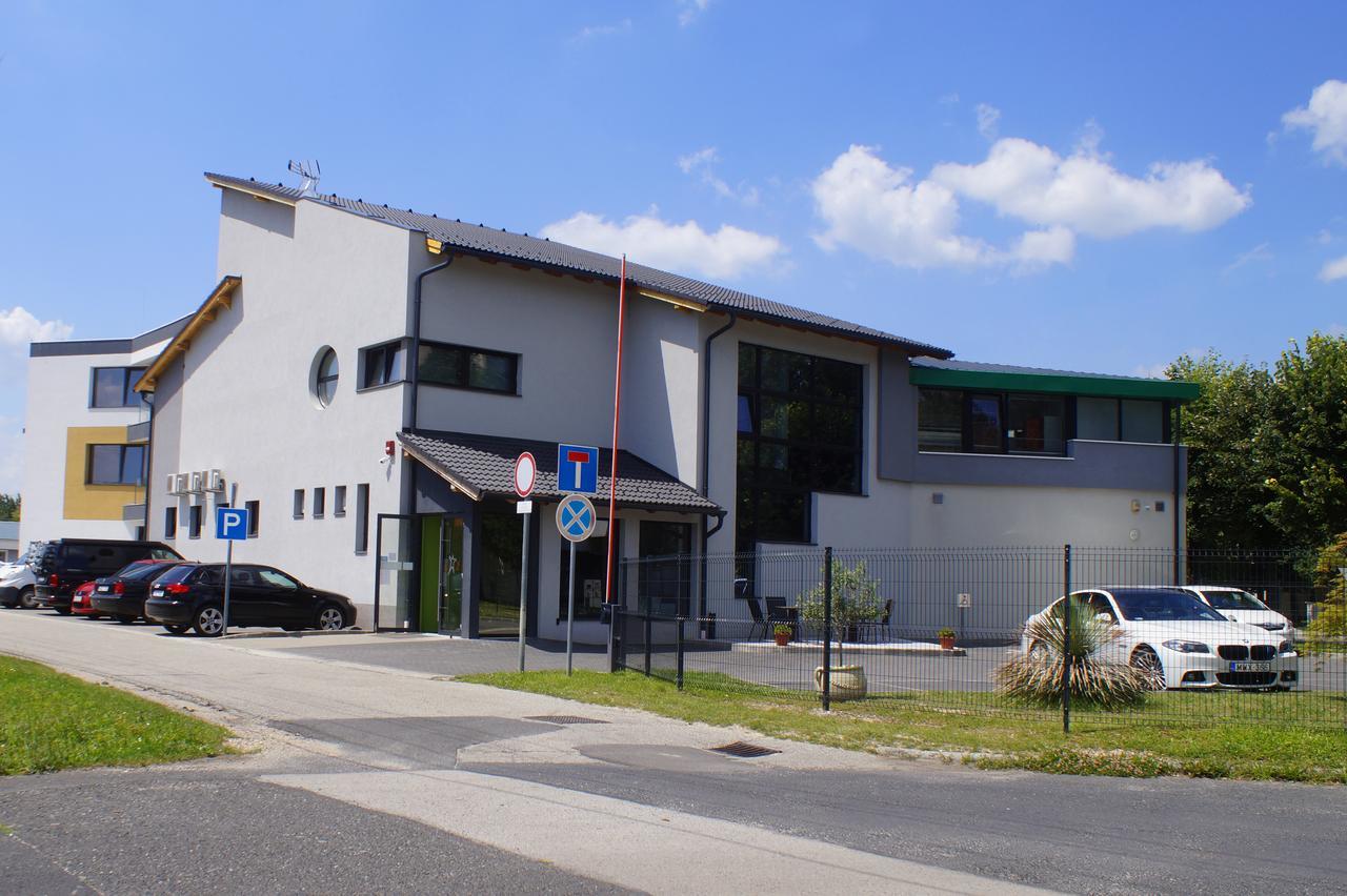 Hotel Fitromax Ajka Exteriér fotografie